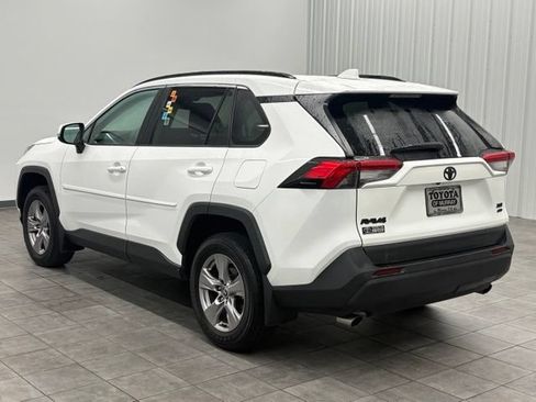 Used 2022 Toyota RAV4 XLE w/ Convenience Package AWD/4WD image 4