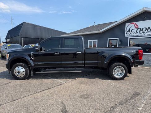 Used 2022 Ford F450 Platinum w/ FX4 Off-Road Package AWD/4WD image 2