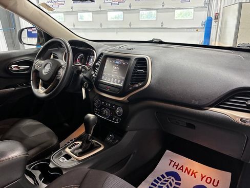 Used 2015 Jeep Cherokee Latitude FWD image 33