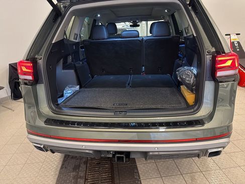 Used 2025 Volkswagen Atlas Peak Edition SE image 29