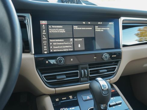 Used 2024 Porsche Macan image 24