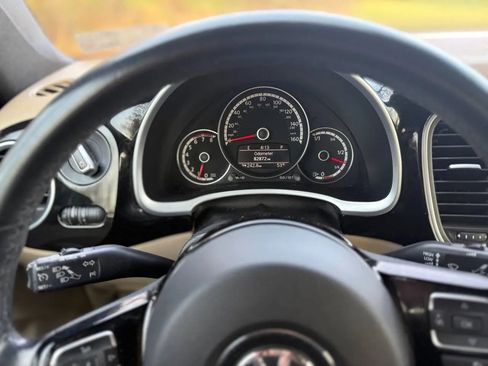 Used 2013 Volkswagen Beetle 2.5 image 2
