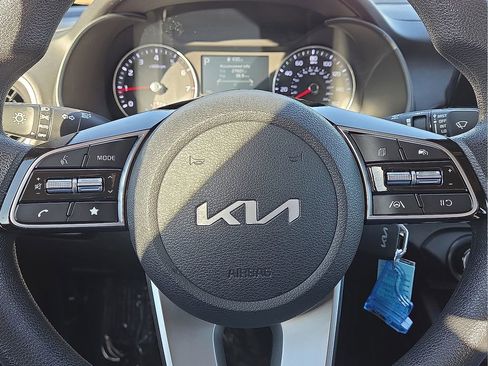 Used 2024 Kia Forte LXS image 31