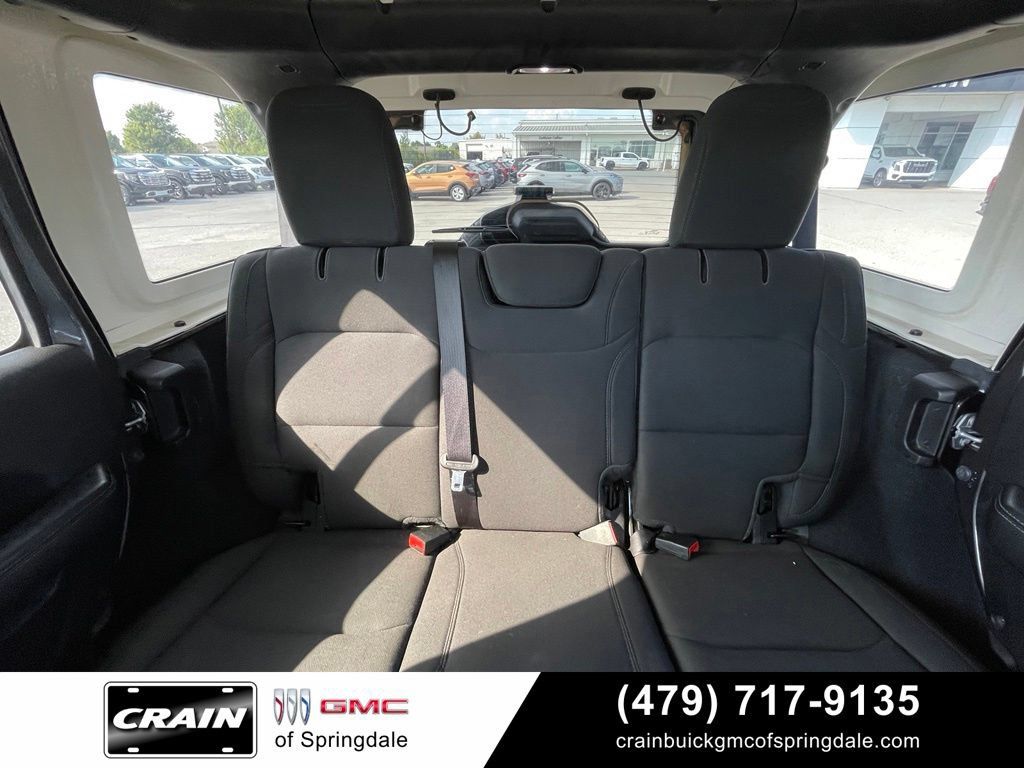 Used 2020 Jeep Wrangler Unlimited Sahara AWD/4WD image 28