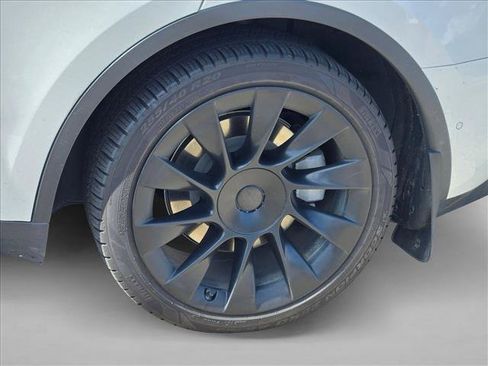 Used 2022 Tesla Model Y Long Range AWD/4WD image 11