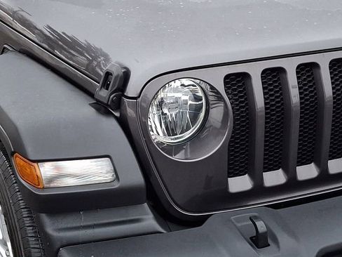 Used 2022 Jeep Wrangler Unlimited Sport image 11