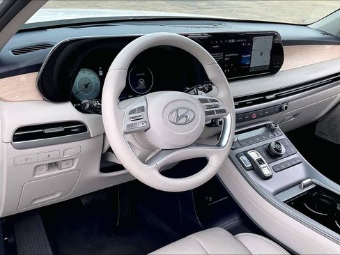 Used 2024 Hyundai Palisade Limited image 17