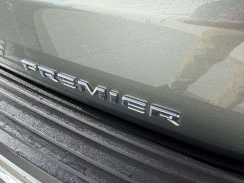 Used 2024 Chevrolet Suburban Premier image 12