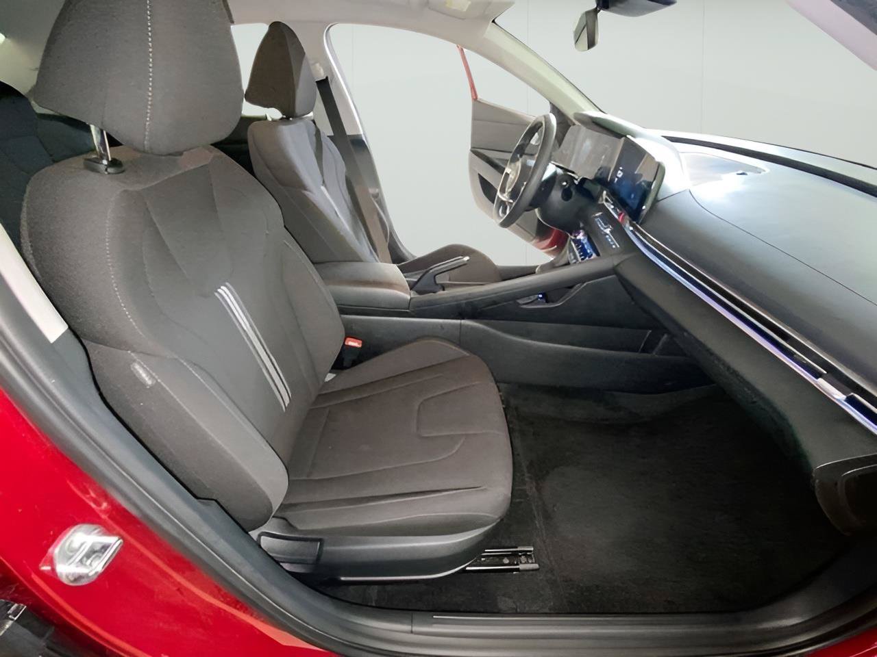 Used 2024 Hyundai Elantra SEL FWD image 15