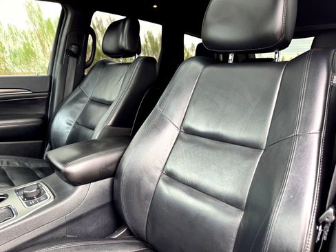 Used 2018 Jeep Grand Cherokee Limited image 13