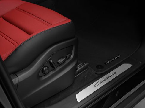 Certified 2026 Porsche Cayenne E-Hybrid AWD/4WD image 20