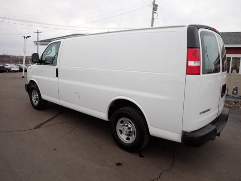 Used 2017 Chevrolet Express 2500 image 4