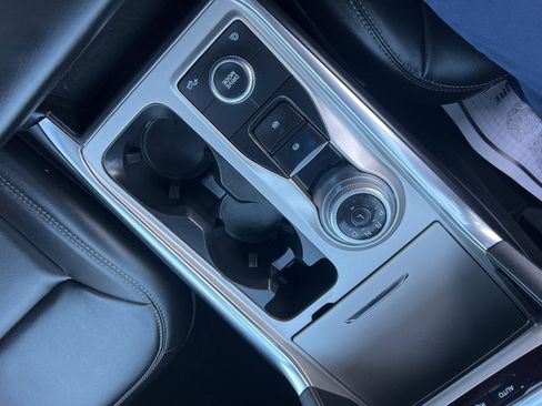 Used 2022 Ford Explorer XLT w/ Equipment Group 202A image 27