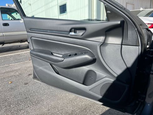 Used 2025 Nissan Altima 2.5 SV image 20