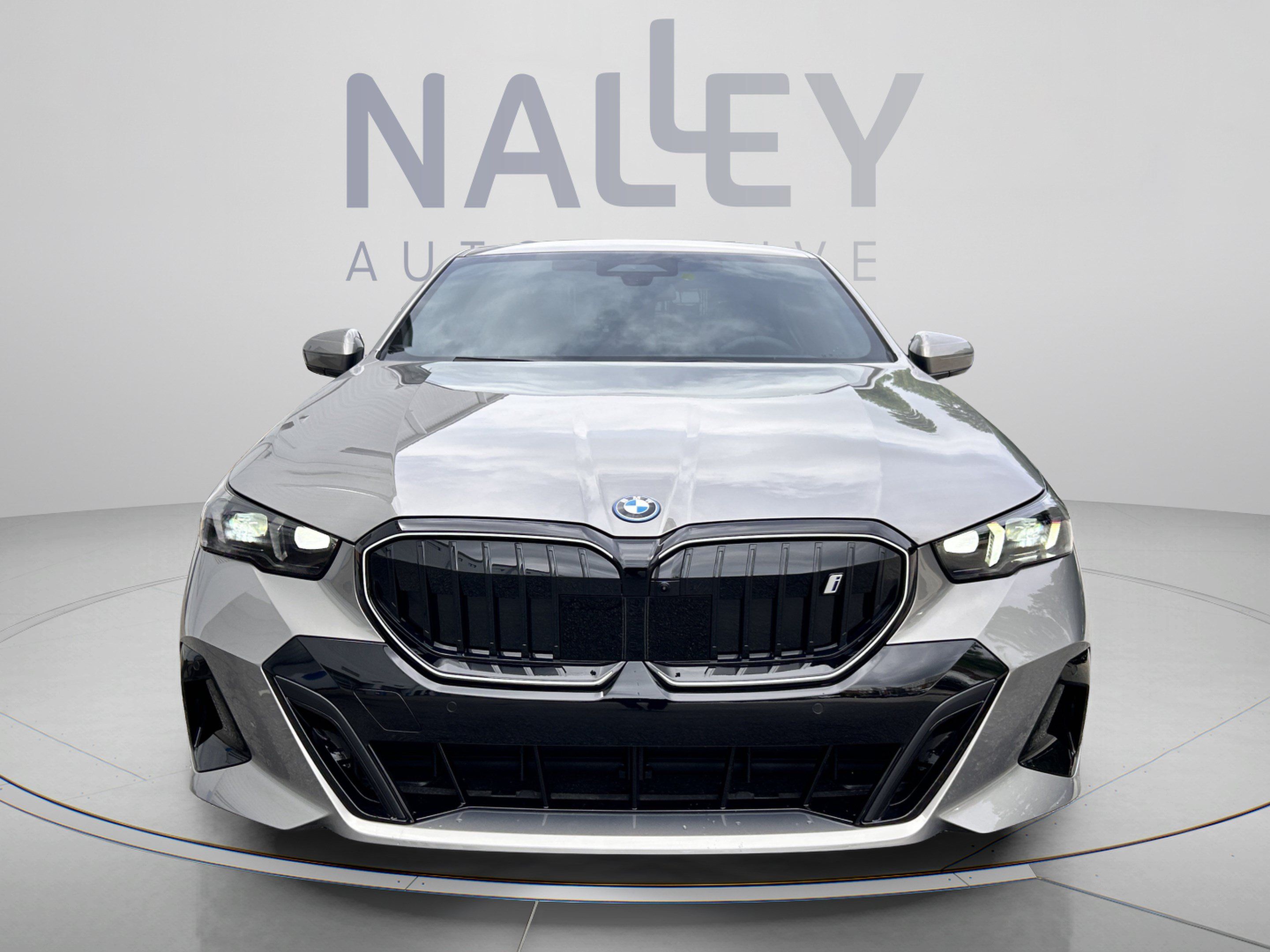 Used 2027 BMW i5 eDrive40 w/ M Sport Package RWD image 6