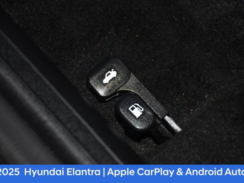 Certified 2025 Hyundai Elantra SEL FWD image 24