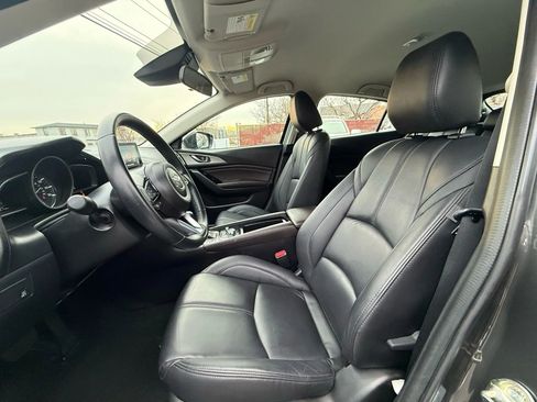 Used 2018 MAZDA MAZDA3 Touring image 11