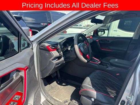 Used 2019 Toyota RAV4 LE FWD image 10