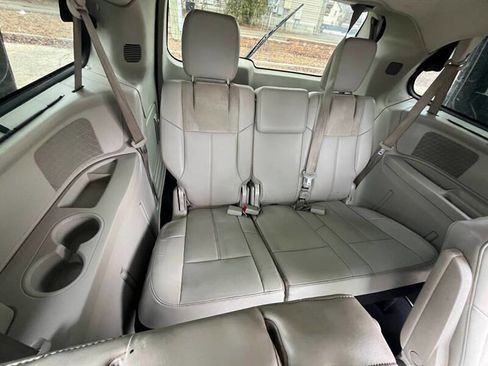 Used 2014 Chrysler Town & Country Touring w/ Driver Convenience Group image 14