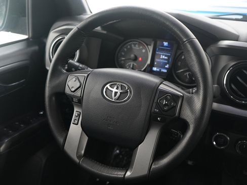 Used 2016 Toyota Tacoma TRD Sport image 13