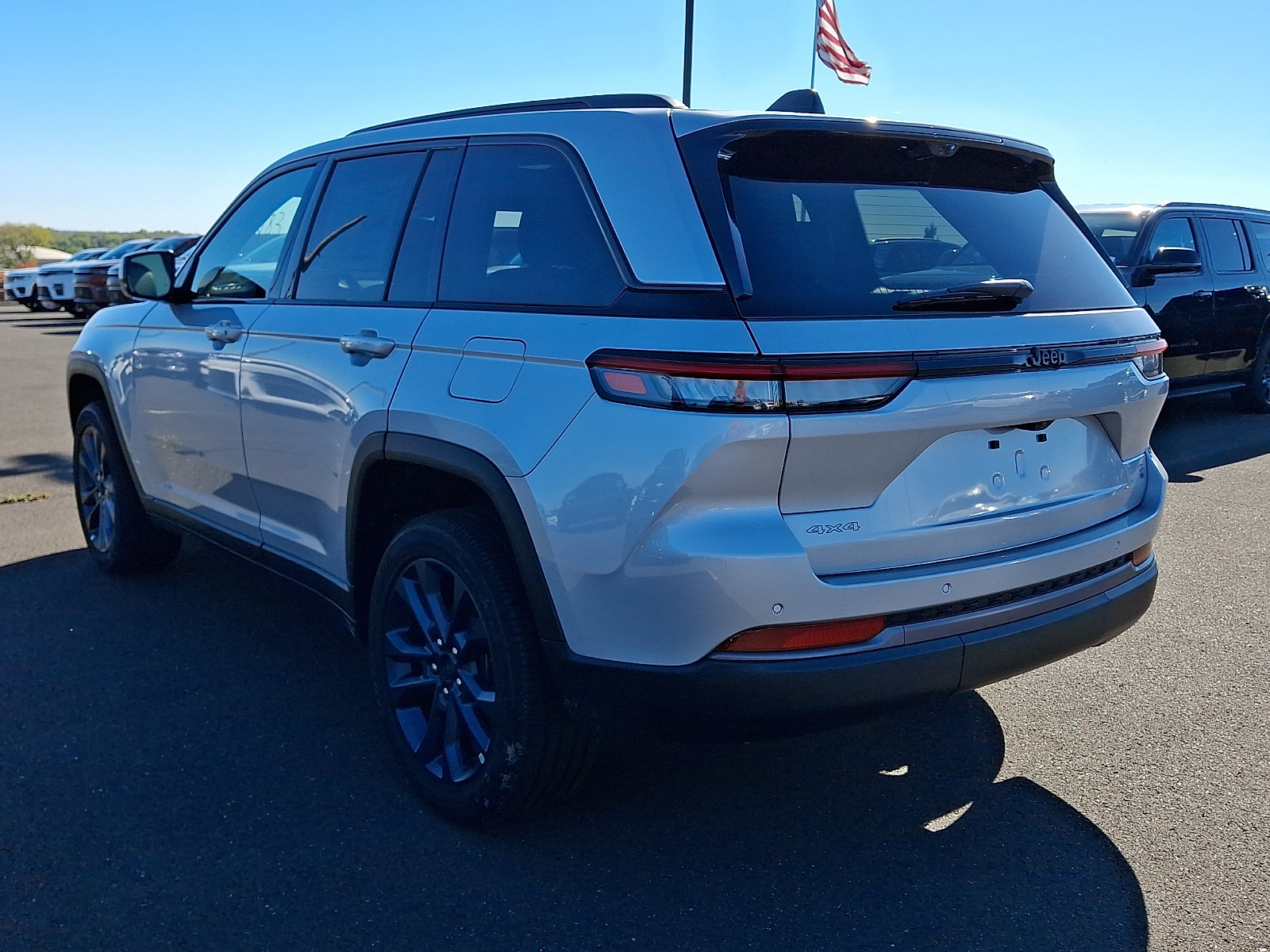 New 2026 Jeep Grand Cherokee Limited AWD/4WD image 3