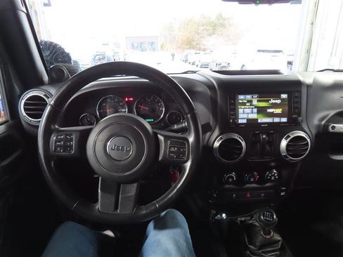 Used 2014 Jeep Wrangler Rubicon w/ Power Convenience Group image 18