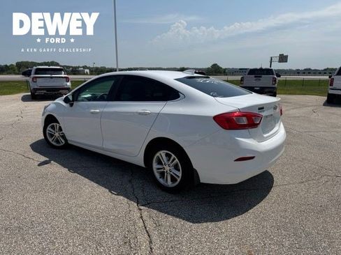 Used 2017 Chevrolet Cruze LT w/ Convenience Package FWD image 10
