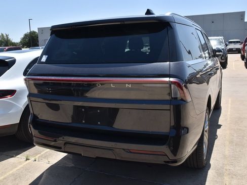 Certified 2025 Lincoln Navigator Reserve AWD/4WD image 7