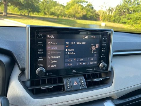 Used 2020 Toyota RAV4 XLE Premium image 25