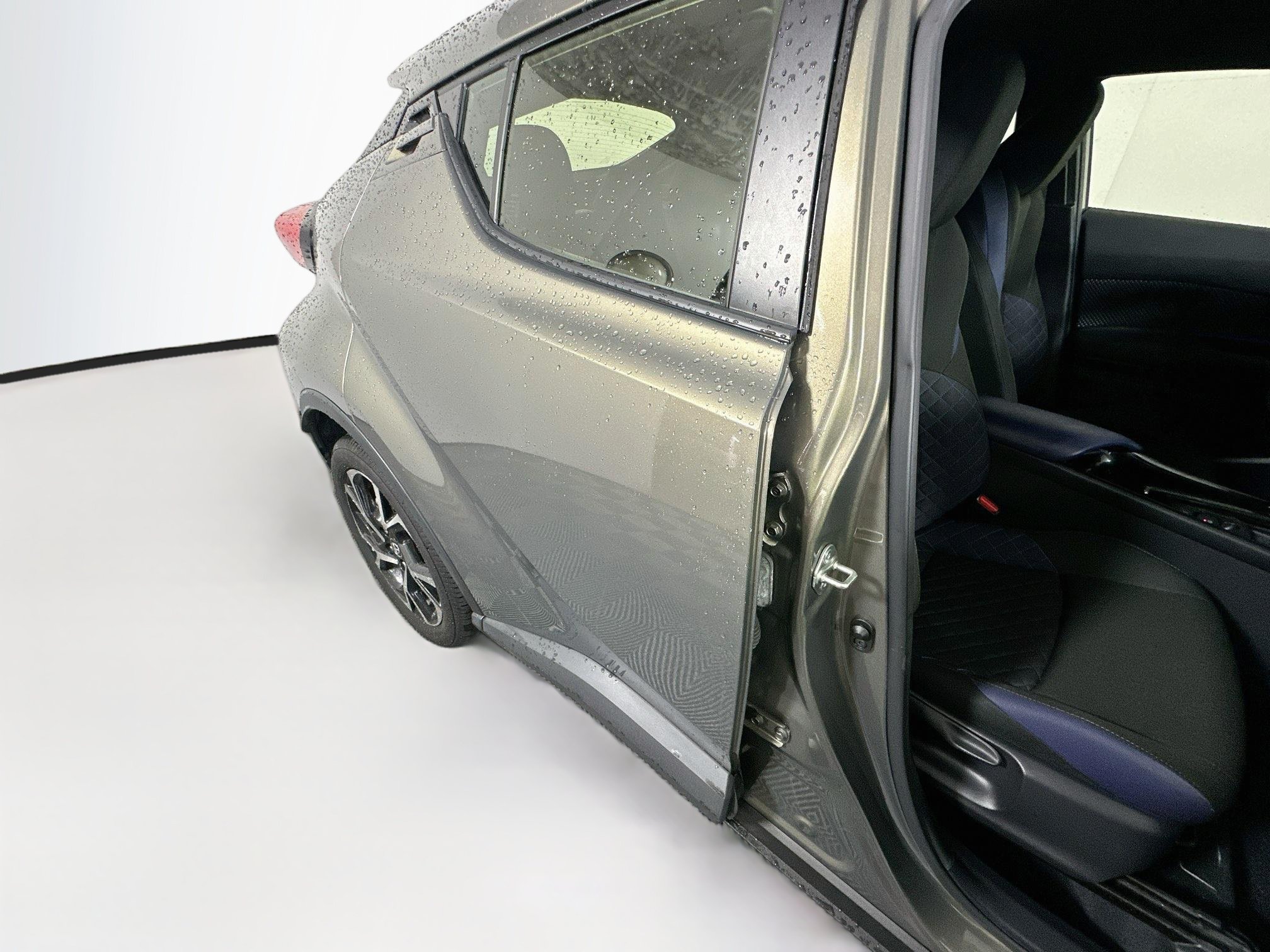 Used 2021 Toyota C-HR XLE FWD image 28
