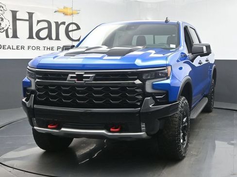 Used 2023 Chevrolet Silverado 1500 ZR2 w/ Technology Package AWD/4WD image 7