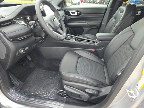 New 2026 Jeep Compass Latitude image 25