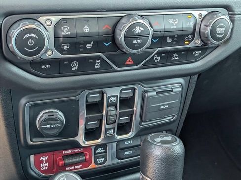 Used 2024 Jeep Wrangler Unlimited Rubicon w/ Technology Group AWD/4WD image 25