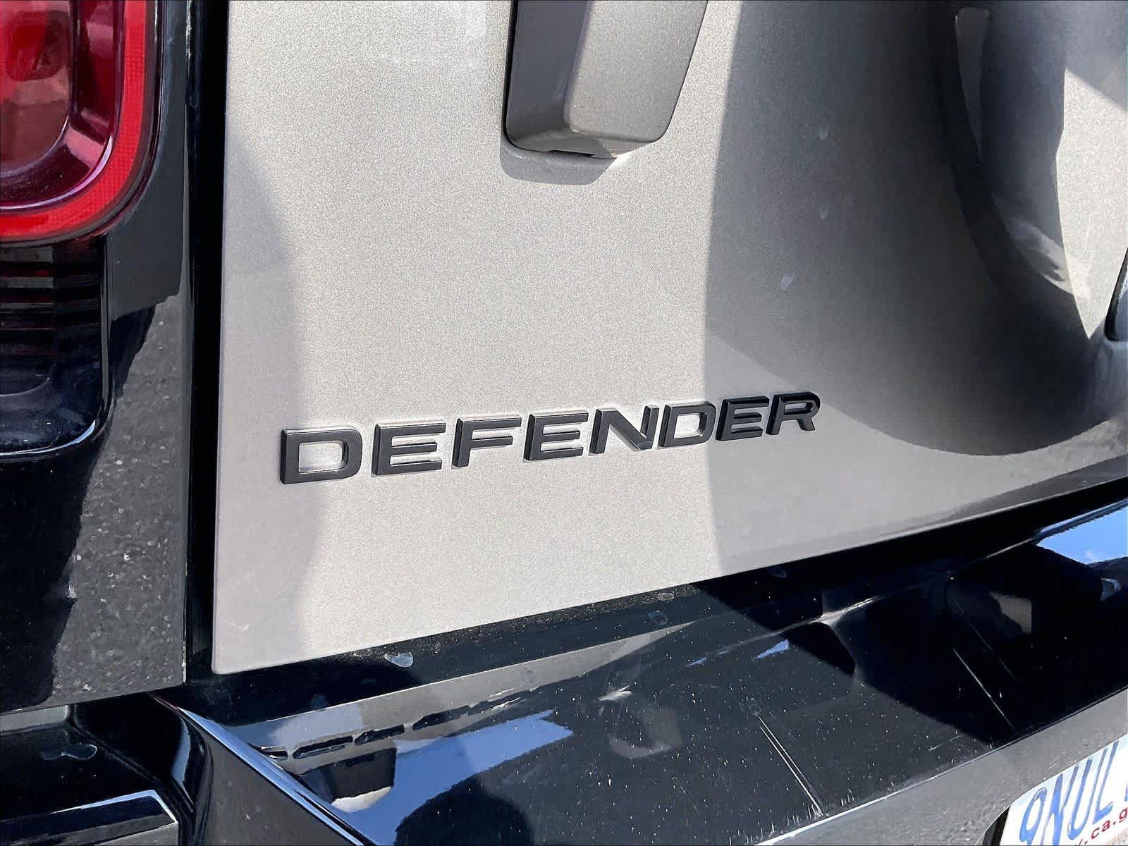 Used 2024 Land Rover Defender 110 X-Dynamic SE AWD/4WD image 10
