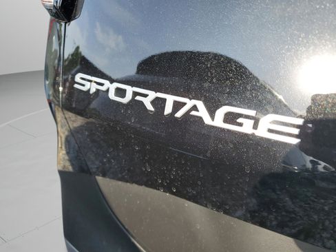 Certified 2025 Kia Sportage LX AWD/4WD image 32