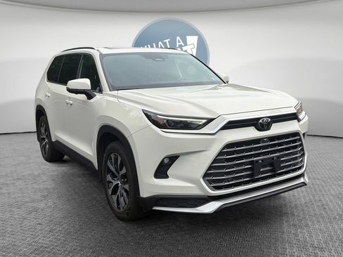 Used 2024 Toyota Grand Highlander AWD Hybrid image 1
