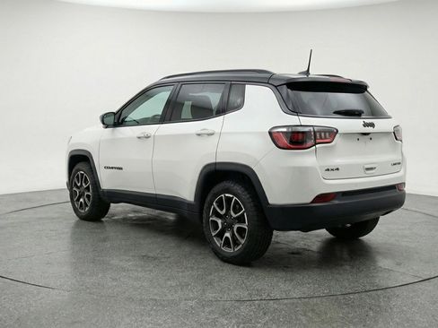 Used 2025 Jeep Compass Trailhawk AWD/4WD image 6