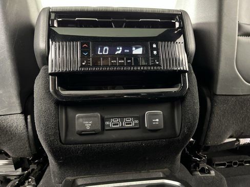 Used 2023 Jeep Wagoneer Series II w/ Premium Group I AWD/4WD image 40