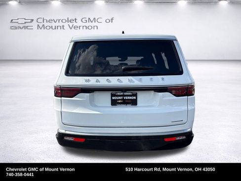 Used 2024 Jeep Wagoneer L Series II w/ Flexible Seating Group AWD/4WD image 4