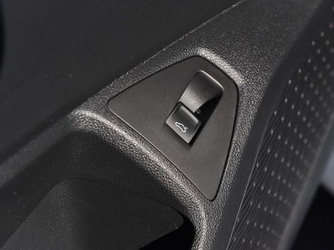 New 2026 Volkswagen Jetta SE image 9