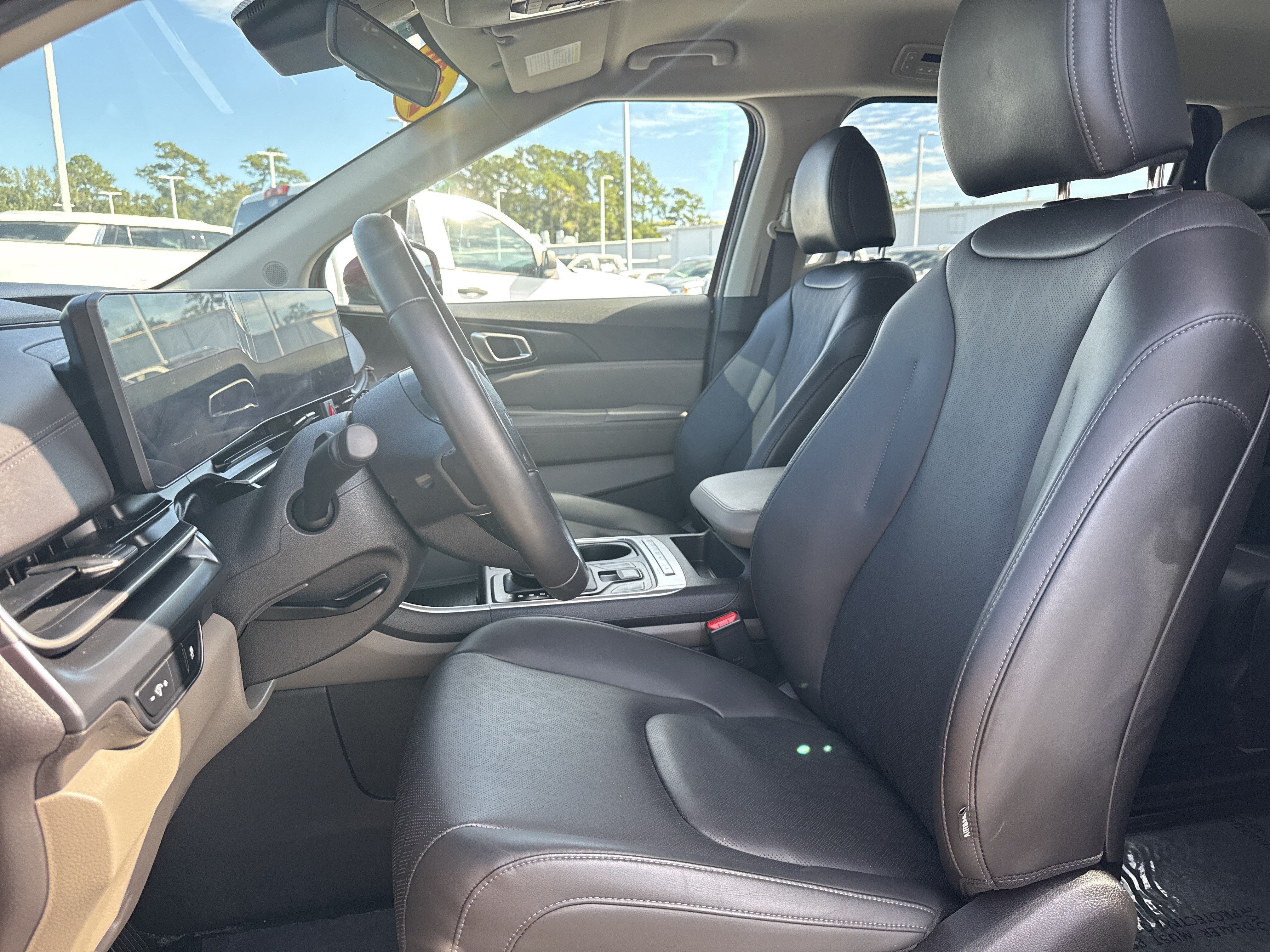 Used 2026 Kia Carnival FWD image 16