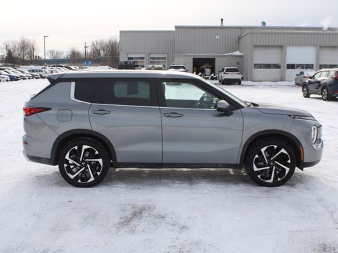 Used 2022 Mitsubishi Outlander SE image 4