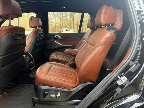 Used 2020 BMW X7 M50i image 12