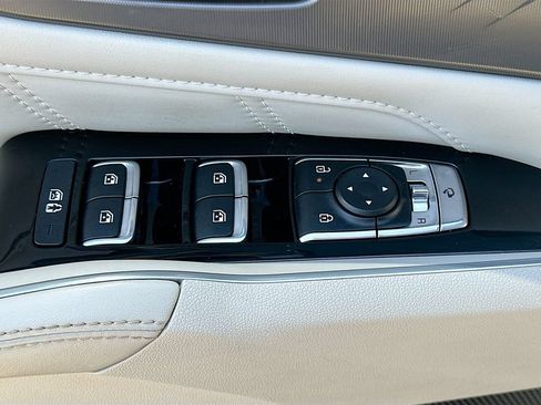 Certified 2025 Kia Sorento SX FWD image 17
