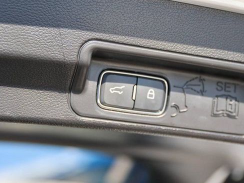 Used 2022 Ford Explorer XLT AWD/4WD image 10