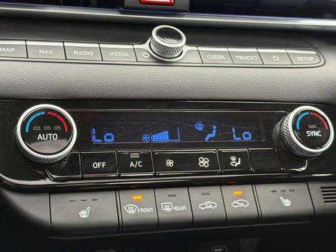 Used 2025 Hyundai Elantra SEL FWD image 19