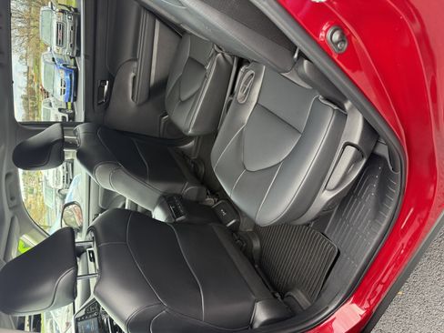 Used 2022 Toyota Highlander XLE image 8