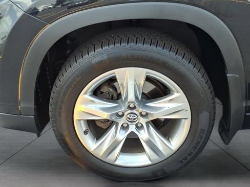 Used 2016 Toyota Highlander Limited w/ Driver Technology Package AWD/4WD image 30