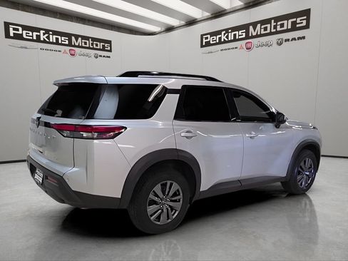 Used 2025 Nissan Pathfinder SV AWD/4WD image 5