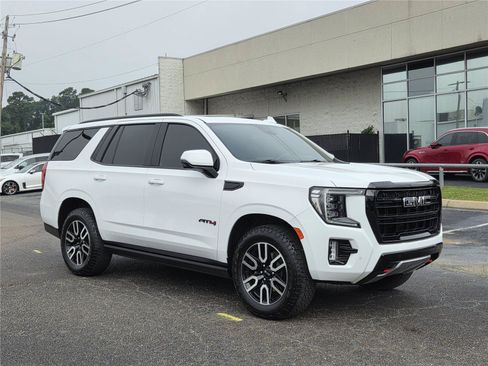 Used 2023 GMC Yukon AT4 w/ AT4 Premium Package AWD/4WD image 3
